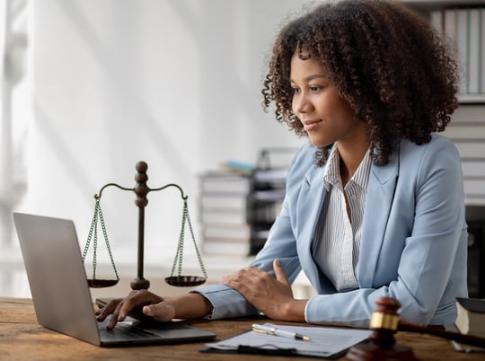 EN - Blog - 5 Essential Features to Look for in eSignature Software for Legal Compliance -1